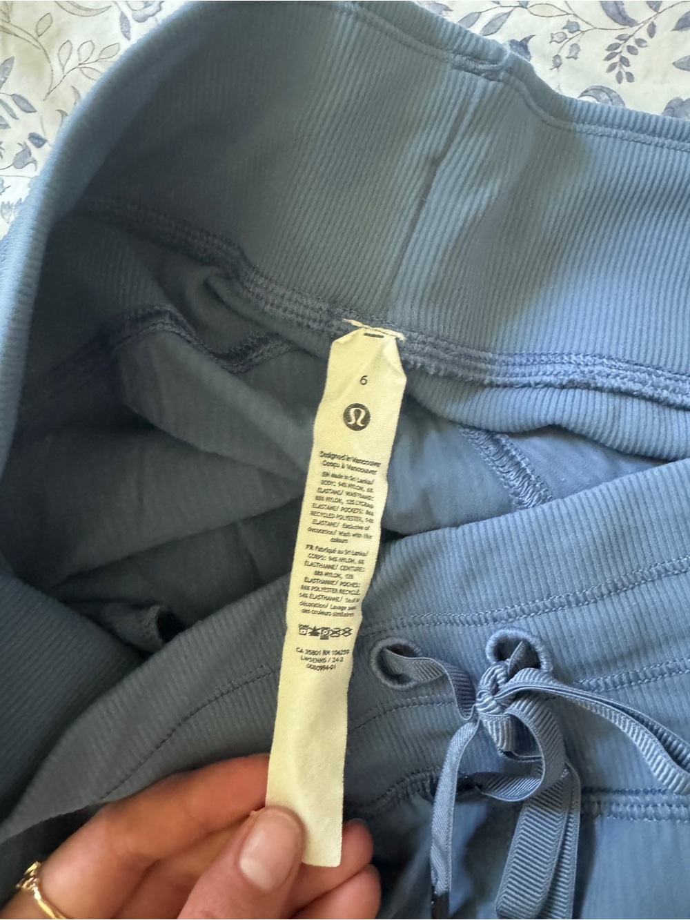lululemon joggers - Picture 2 of 3